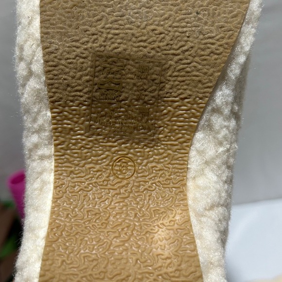 Azalea Wang Faux Sherling Platform Clogs Womens 6 Cream Fuzzy Teddy Mules Chunky - Picture 6 of 8